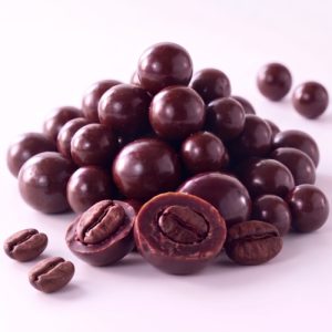 Graos de cafe com chocolate preto 1 kg.